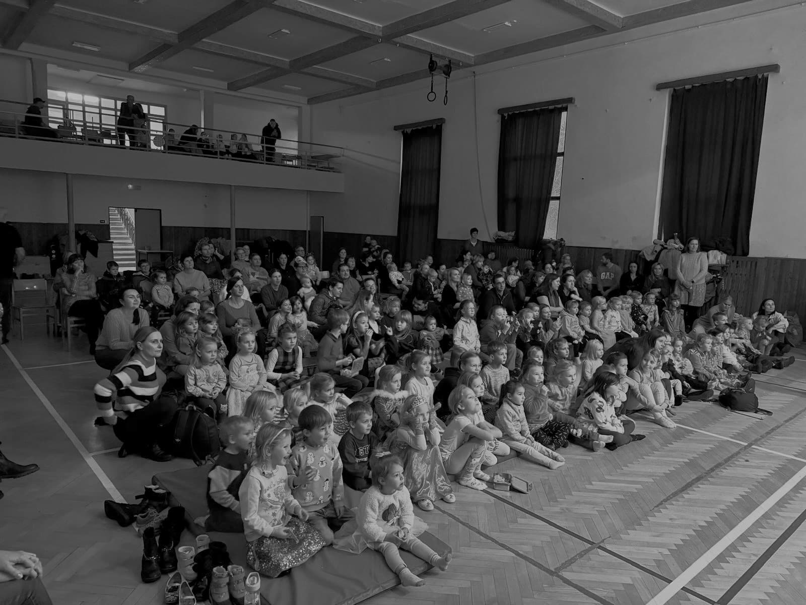 11 ODDÍLŮ STOVKY ČLENŮ